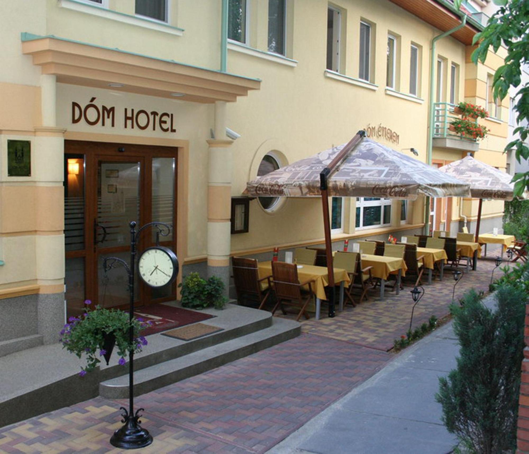 Dom Hotel Szeged Exterior photo
